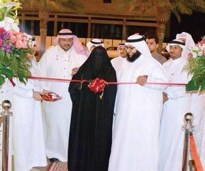 AJELNEWS24's tweet photo. #صورة 🔴

رجل أعمال يُصر على أن تفتتح والدته أحد معارضه التجارية في منطقة #جازان .

#السعودية
- http://t.co/LGvHT4XP4Y