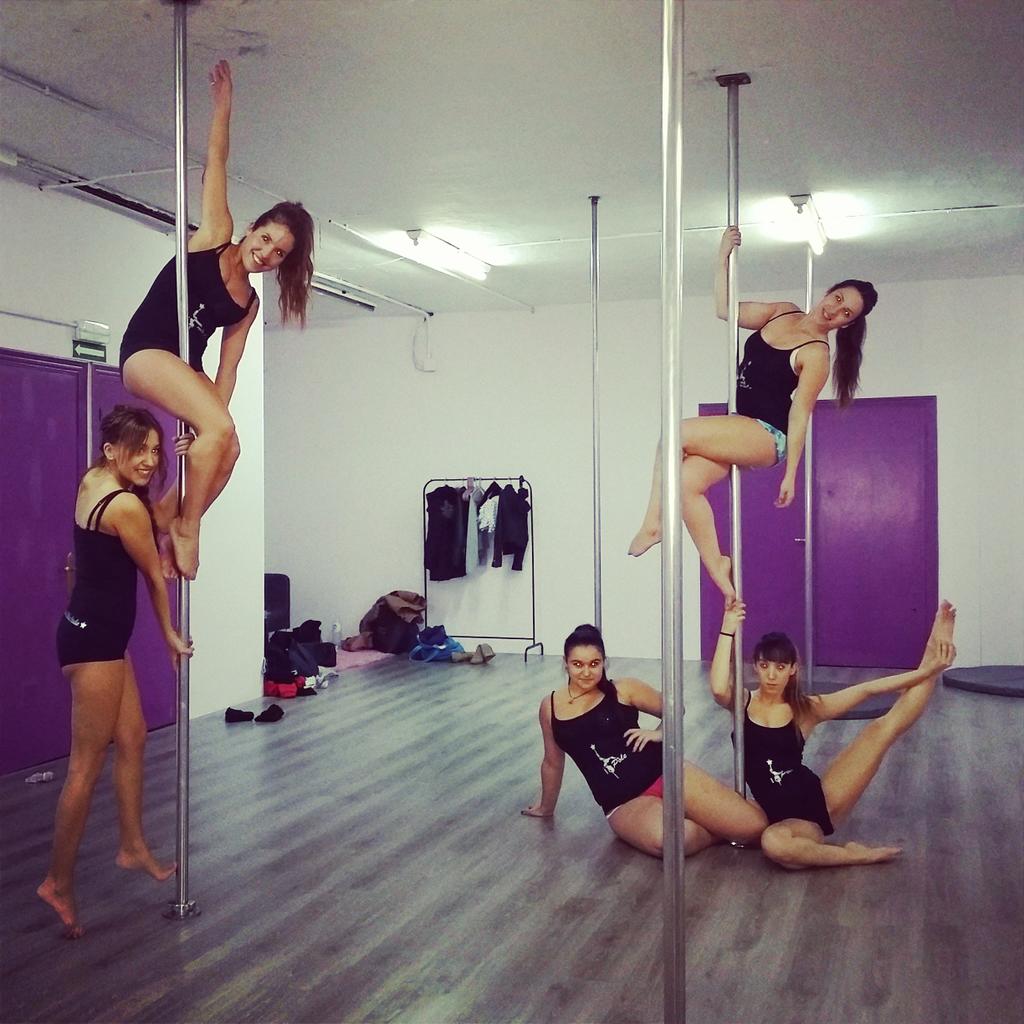 poledancedeusto's tweet photo. Polerinas Bilbao studio http://t.co/5Mxxr41WMb