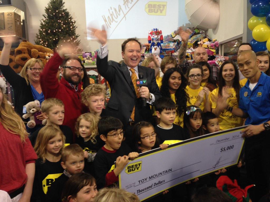 ToyMountain's tweet photo. Thanks @BestBuyCanada Whitby. What a great night! A couple more days till Toy Mountain finale. Please donate!#TM2014 http://t.co/qhhP1PuULi
