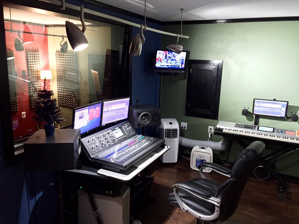 timeofsilence's tweet photo. Studio is up and running!! http://t.co/NvupB3EFf0