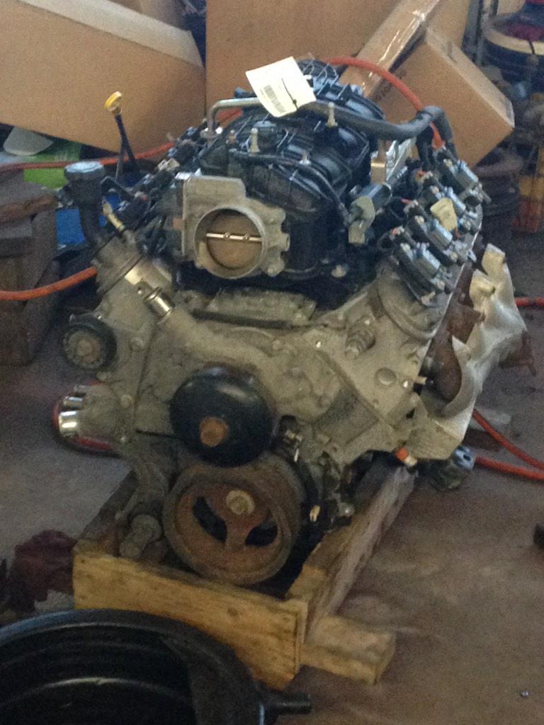 ZackRichardBye's tweet photo. Putting the 5.3 into my truck this weekend 😍 http://t.co/vwzzhHgwsp