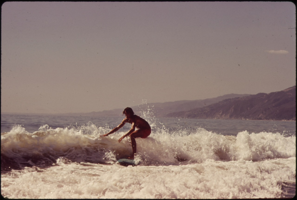 Throwback Thursday! Golden Era of Surfing sessions in #Hawaii. #tbt #vintage #surfing