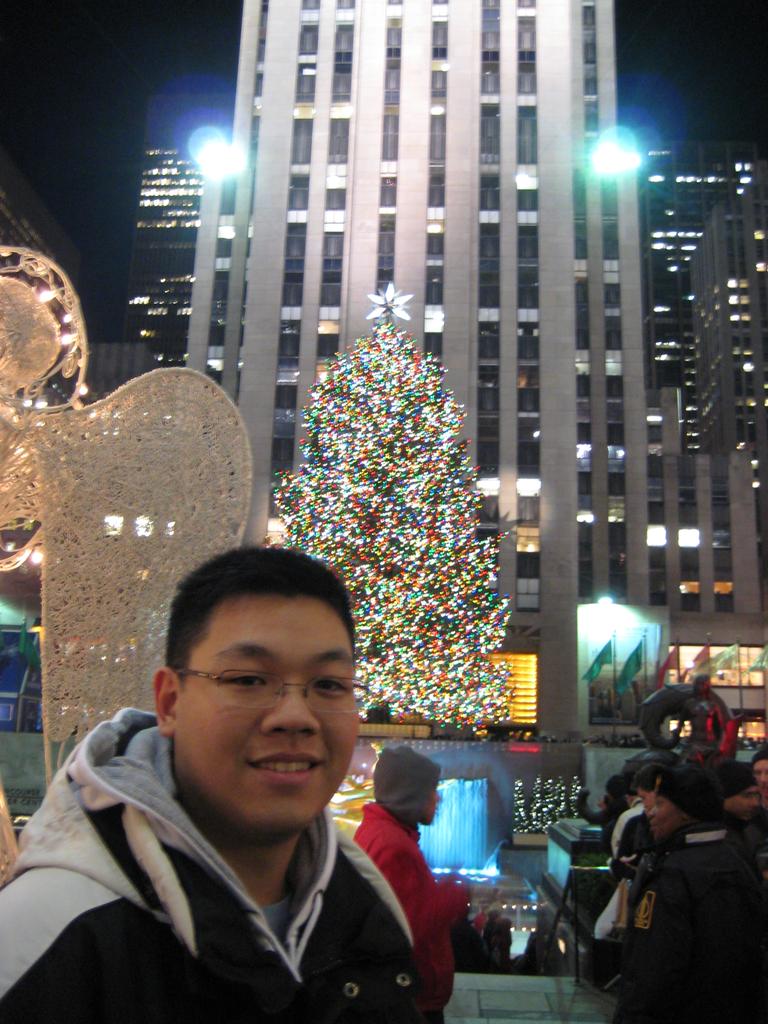 Mttleon's tweet image. I'll never forget #Christmas in the Big Apple! Absolutely great holiday spirit!  #PWR12Days @NBLCanada @PowerBball