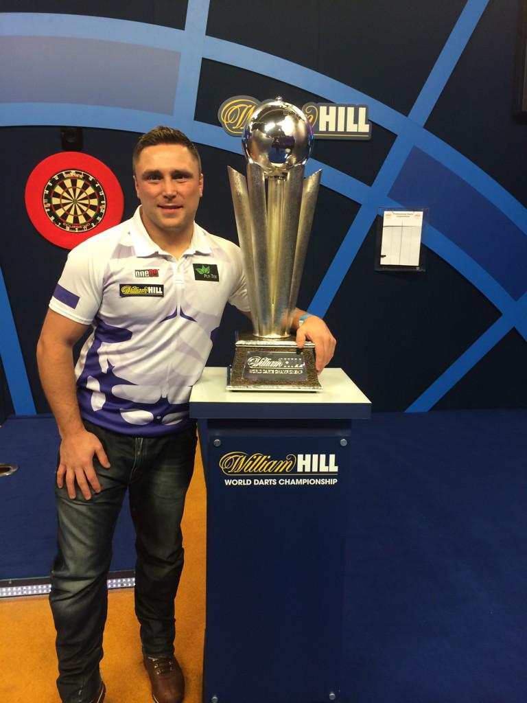 Gezzyprice's tweet photo. Great night tonight, busting for it tomorrow 🎯🎯🎯🎯 #allypally #darts http://t.co/hlZ1DWs76k