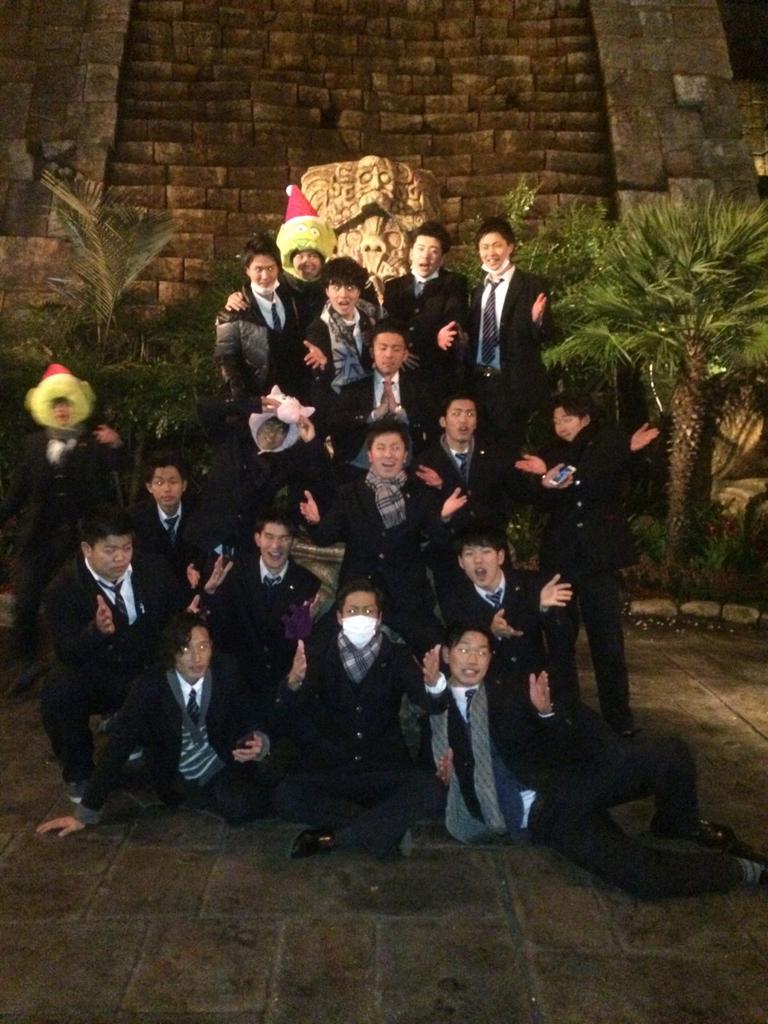 katsuman7's tweet photo. 昨日楽しかったな(TT) ディズニー満喫して来ました(笑)  運転手のみんなお疲れ様です！  てなわけで風邪悪化からの学校行って参ります( ´∀`)/~~ http://t.co/6O5MVrRulf