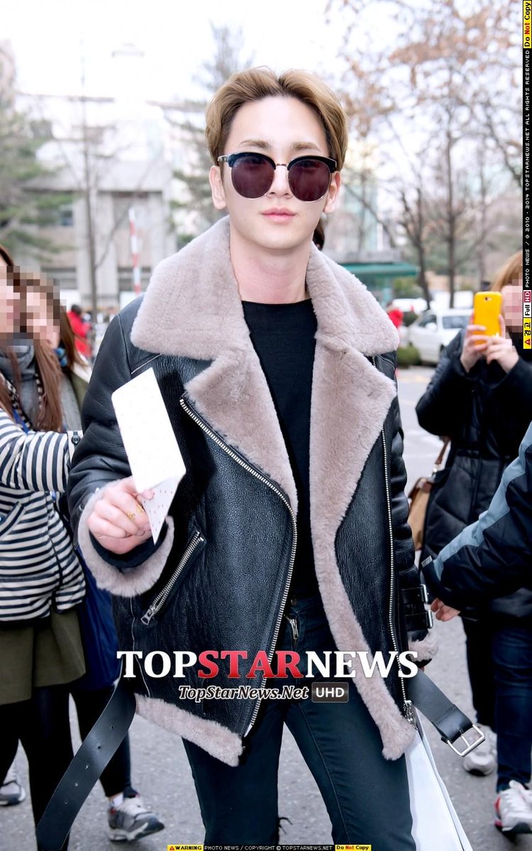 141219 Key @ Especial de Fin de Año de 'Music Bank' B5LvTH3CcAA-TZw