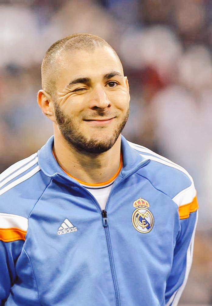 Happy Birthday to Worlds best No 9
Karim Benzema. 