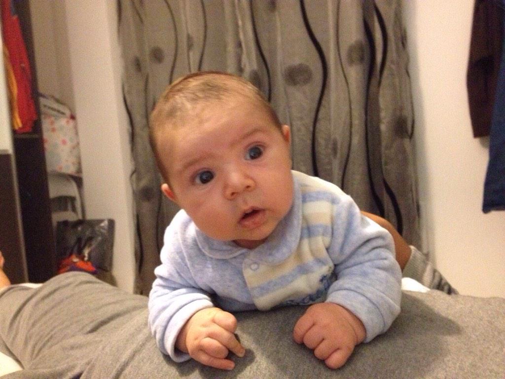 Despertar, coger a tu niño verlo así, hace q empieces el día lleno de energía. A por el viernes!!!