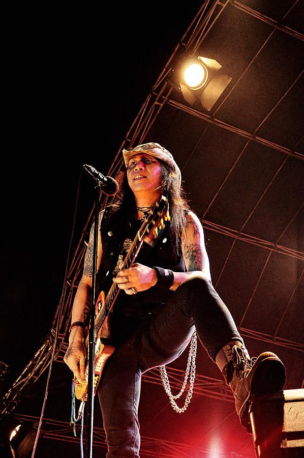 MONSTERxHACKER's tweet photo. roy boomerang gaes --> keren  RT @captainjackband: Besok kami akan mengajak dia, salah seorang musisi ROCK Indonesia  http://t.co/ROm9Q467qY