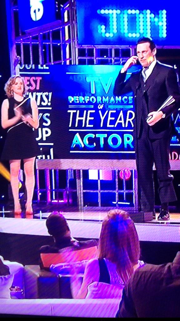 ricksannicandro's tweet image. Let's talk about  #JonHamm and his #pantleg #PEOPLEMagazineAwards
