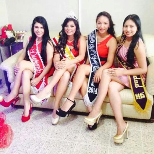 AmbarFlores03's tweet photo. CQ15 promo navideña comité e reinas♡ http://t.co/eVjvpdqAsp