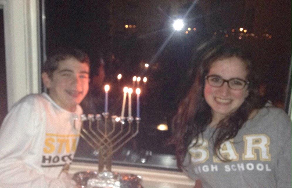 SARTeveria11's tweet photo. @SARHevron9 #PlusLight #FreshmenAndJuniors #thirdcandle #sarhsmac http://t.co/GJJbWW9CWo