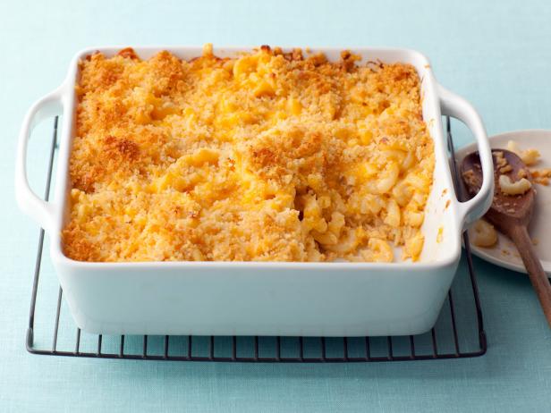 Baked Mac and Cheese from @AltonBrown was our most-popular recipe on <a href="/Pinterest/">Pinterest</a> last week: bit.ly/1wRvUyJ.