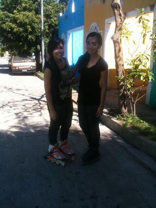 AliVaquerano_'s tweet photo. With Her :'D @LGonzaleez_ Love You:** #TodasUnasAtletas :3 #TheFlash xD http://t.co/AQvgWau9EE