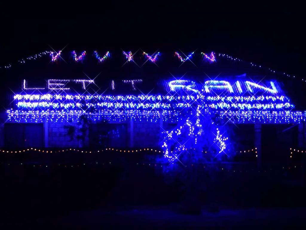 warwickrodeo's tweet photo. We are getting closer to the Christmas break. Whose wishing for some rain this Christmas. http://t.co/8Zc3TM6ZRw