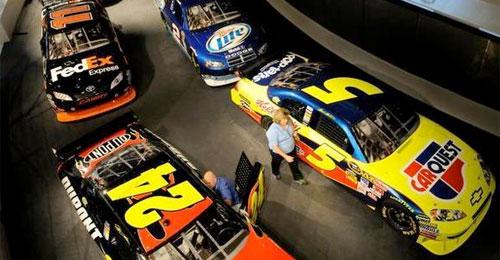 theobserver's tweet photo. #NASCAR fans’ Christmas gift guide #giftguide2014 #Christmas http://t.co/iXUEgaKSoW http://t.co/BNARWZgLRl