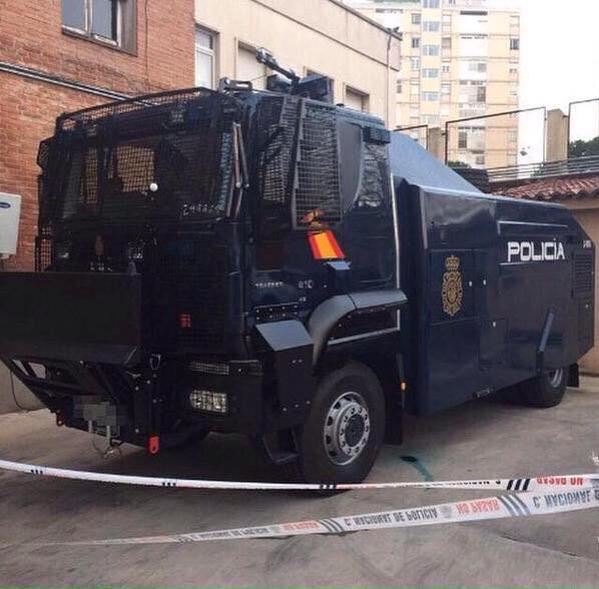 ControlesCuenca's tweet image. 350.000€ el camión para 7000 l de agua, os digo los chalecos que se podrían comprar con ese dinero?