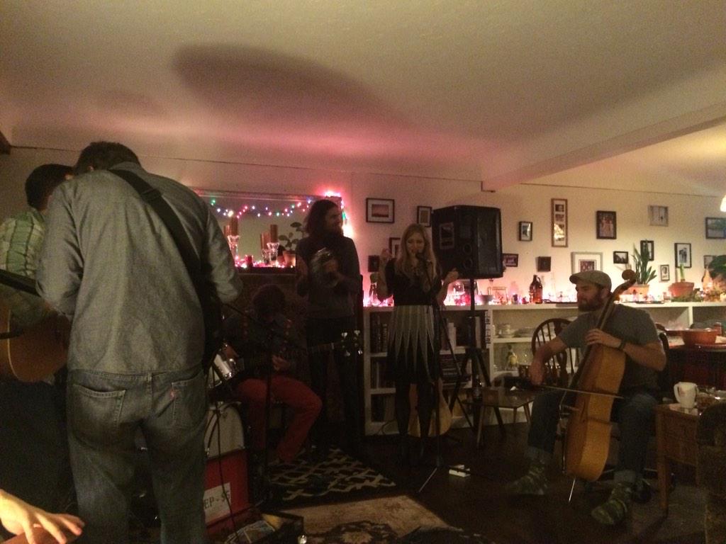 House concerts at <a href="/barbudosmusic/">Barbudos</a> <a href="/elistrawman/">Eli & the Straw Man</a> are the best kind! #wilhasnoclue #hesplayingitbackwards