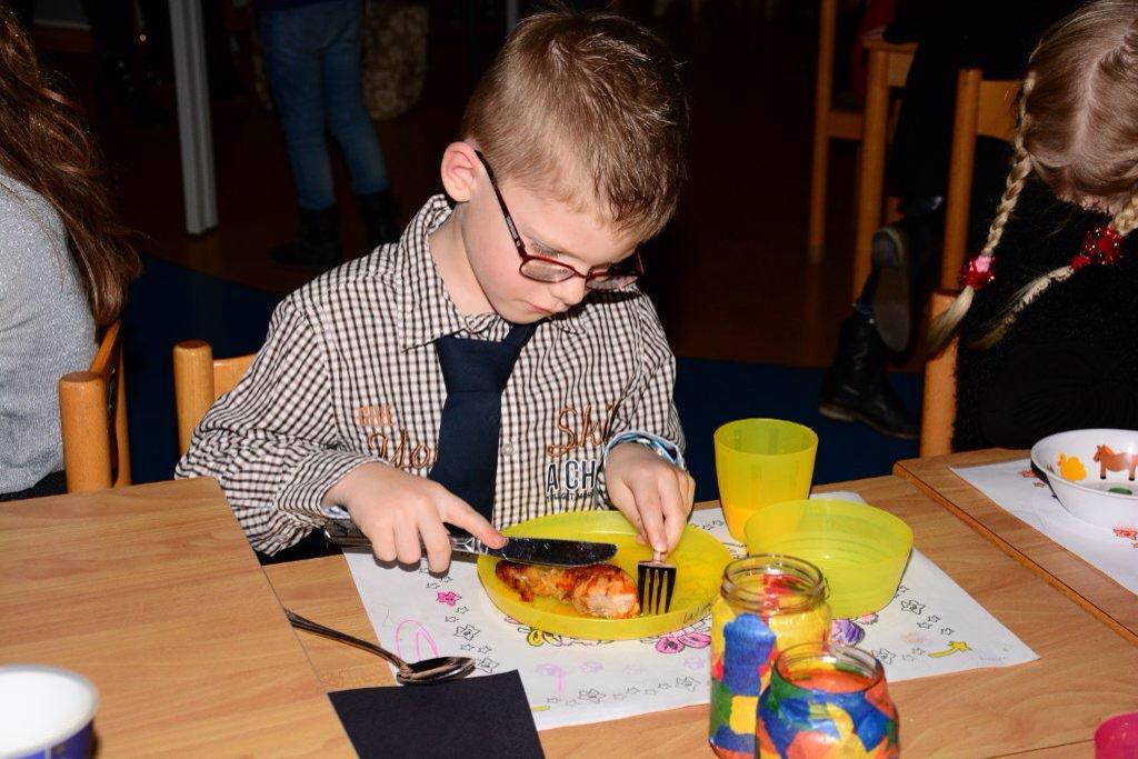obsdeanbrenge's tweet photo. Het kerstdiner gisteravond was weer zeer geslaagd. Iedereen bedankt voor de hulp! http://t.co/JaXpl9hW3C