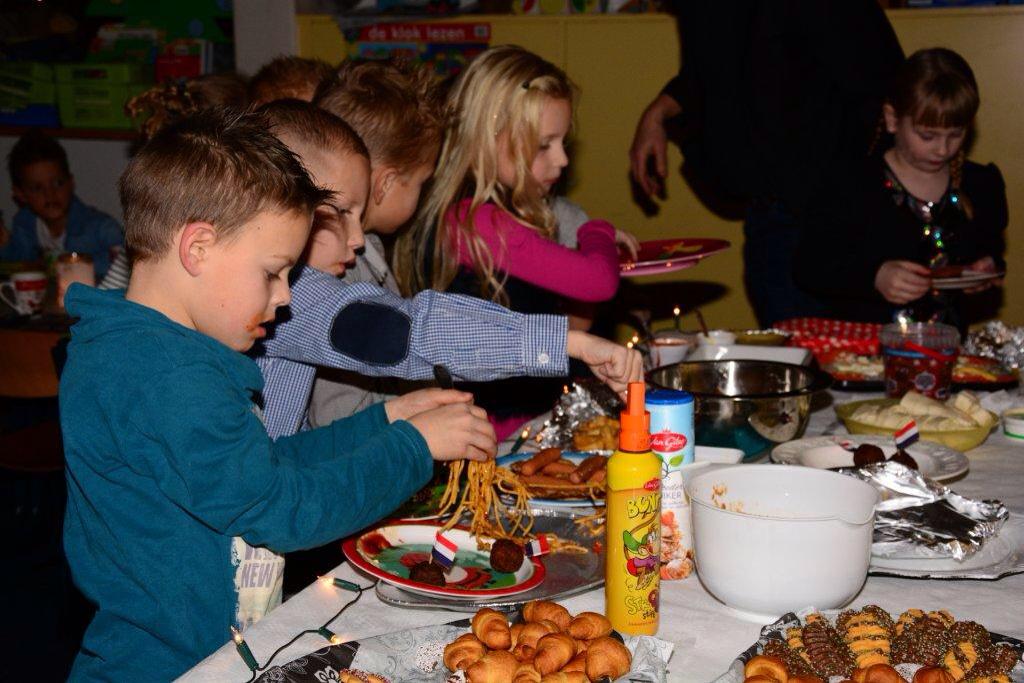obsdeanbrenge's tweet photo. Het kerstdiner gisteravond was weer zeer geslaagd. Iedereen bedankt voor de hulp! http://t.co/JaXpl9hW3C