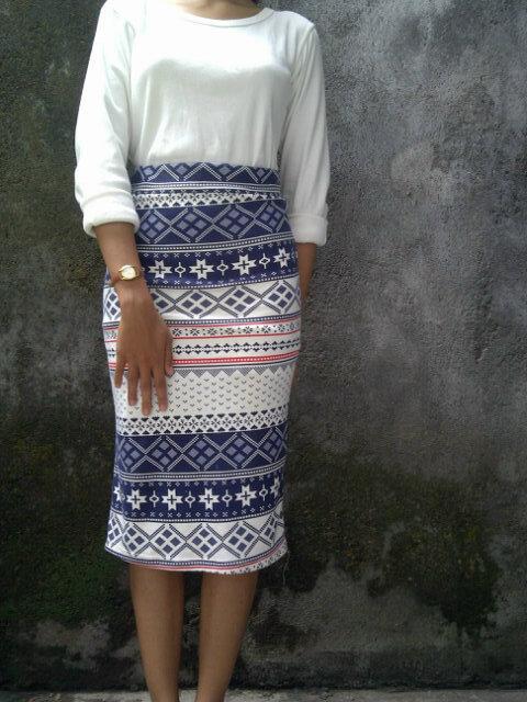 BuyArde's tweet photo. Midi Aztec Skirt - Kaos Tebal - Pinggang Karet - Rp 105.000 - Ready Stock. http://t.co/QoGK7DoEZd
