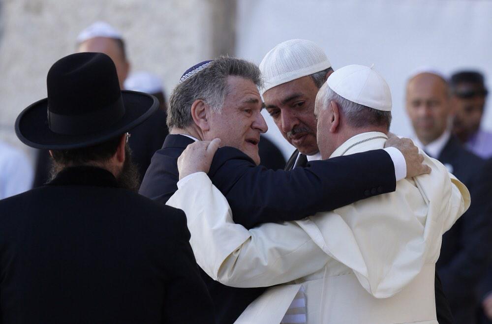 augustodmello's tweet photo. I am commited to social and #planetarychange through union within celebration & support of loving human diversity http://t.co/1d0FasNtH6