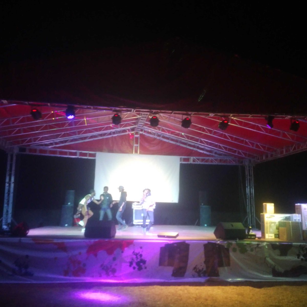 parrotmouth's tweet photo. Jay town rocked last nite.. makurdi are u ready for me tonite? http://t.co/5NDaNWIVL2