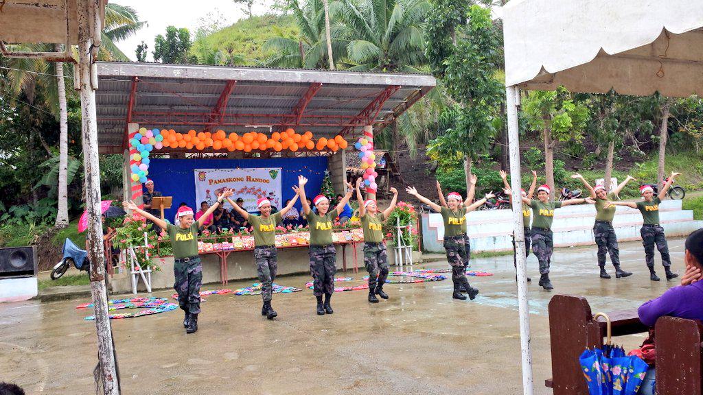 EndozoLean's tweet photo. Gusok presentation during 3rd Coy "PAMASKONG HANDOG 2014" @pro7official  @RDPRO7  @rpcrd7pnp  @RPSB7  @batcomrpsb7 http://t.co/LEf2oKW4tr
