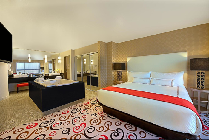 “<a href="/ErinnVStyle/">Erinn Valencich</a>: I feel like I could conquer the#design world. bit.ly/1uMjIeF ”super coolCOLOUR what a thought!