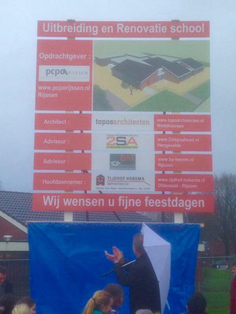 Feestelijke onthulling bouwbord renovatie/uitbreiding Johan Frisoschool te #Rijssen Start februari 2015 #PCPO