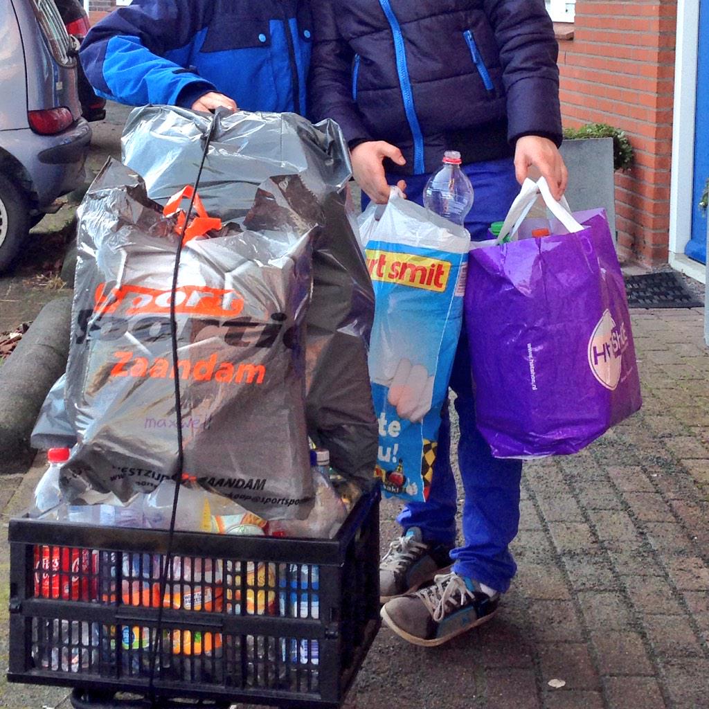 SandraLdJ's tweet image. Druk bezig voor @SeriousRequest. 
Bedankt @OBSAyundo voor de steun aan onze actie en de bijdrage voor #SR14!