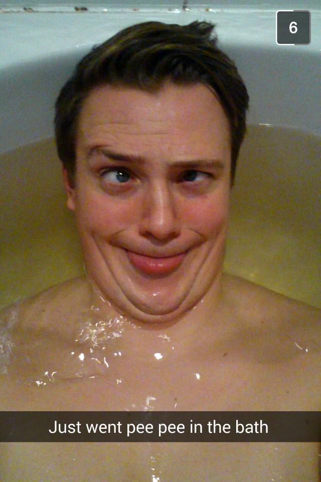 ZCollicott's tweet photo. Looking forward to seeing @hughese123 tonight 🍻🍻🍻🍻 http://t.co/UXU8HlSUc7