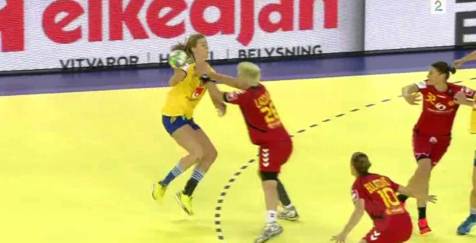 tv2sport's tweet photo. Håndball-hardhaus utestengt etter grisetaklinger - http://t.co/CFBiOsUhPU #2em http://t.co/WMpRzFZAgR