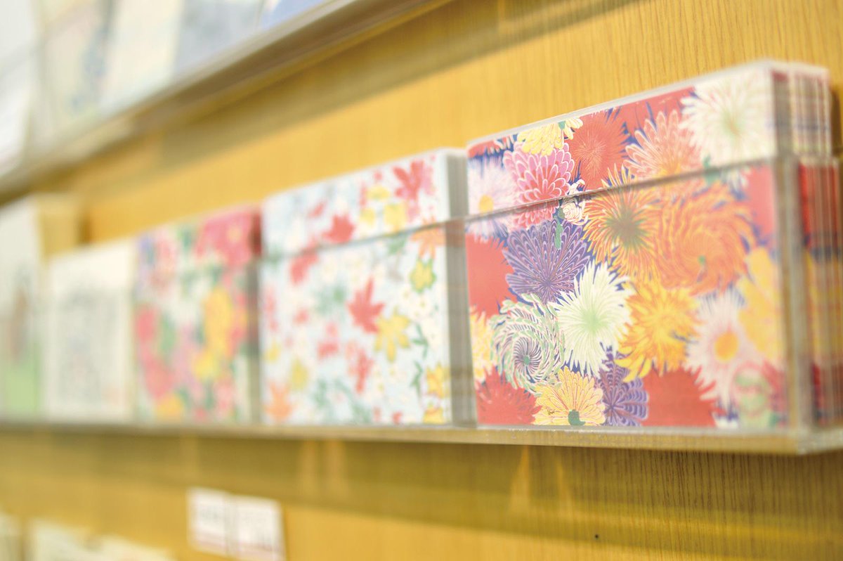 株式会社 榛原 榛原 日本橋本店 河鍋暁斎 絵はがき5種を新発売いたしました 榛原千代紙 桜と楓 菊花 牡丹 榛原団扇絵 鶏図 百福 です Http T Co Qjdnqggtu0