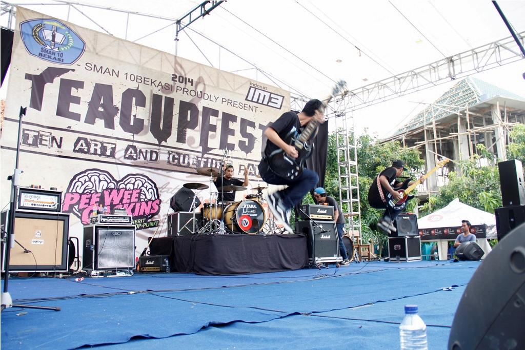 Teriak dan Melompat Cadasss!! <a href="/PWGofficial/">Pee Wee Gaskins</a>