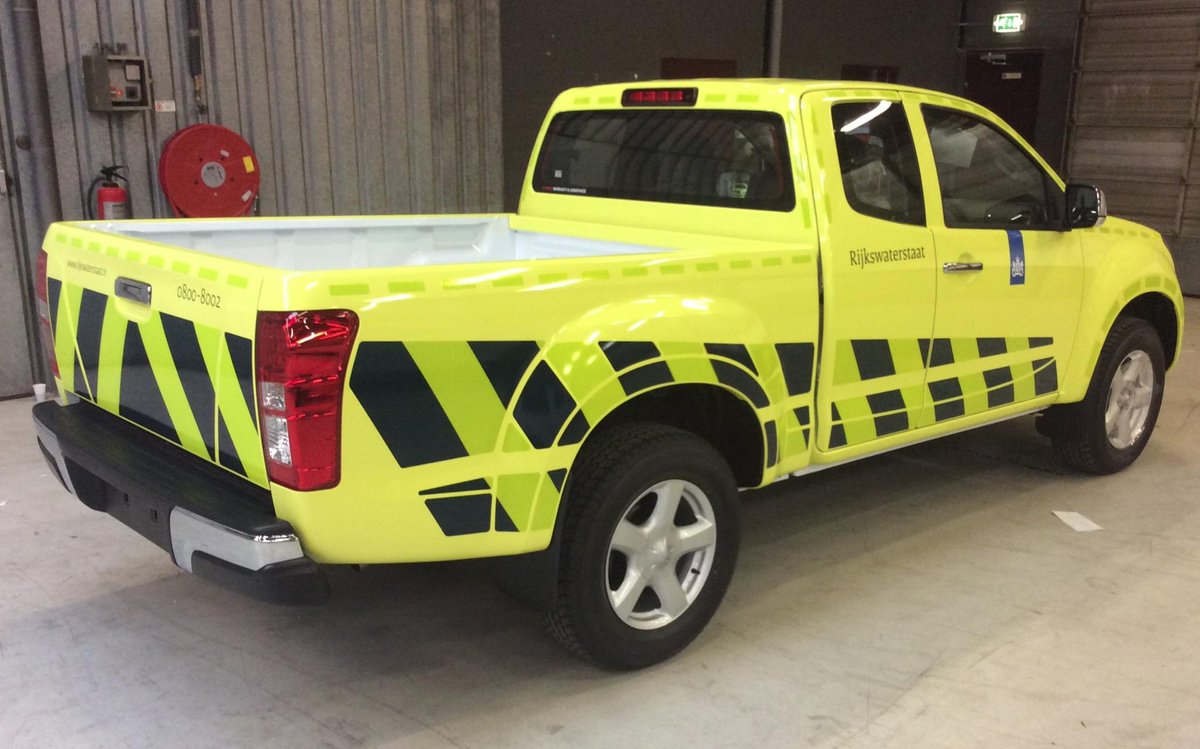 Fantastische opdracht. 75 Isuzu's Rijkswaterstaat in de juiste kleur wrappen en voorzien van huisstijl. #signing #rws