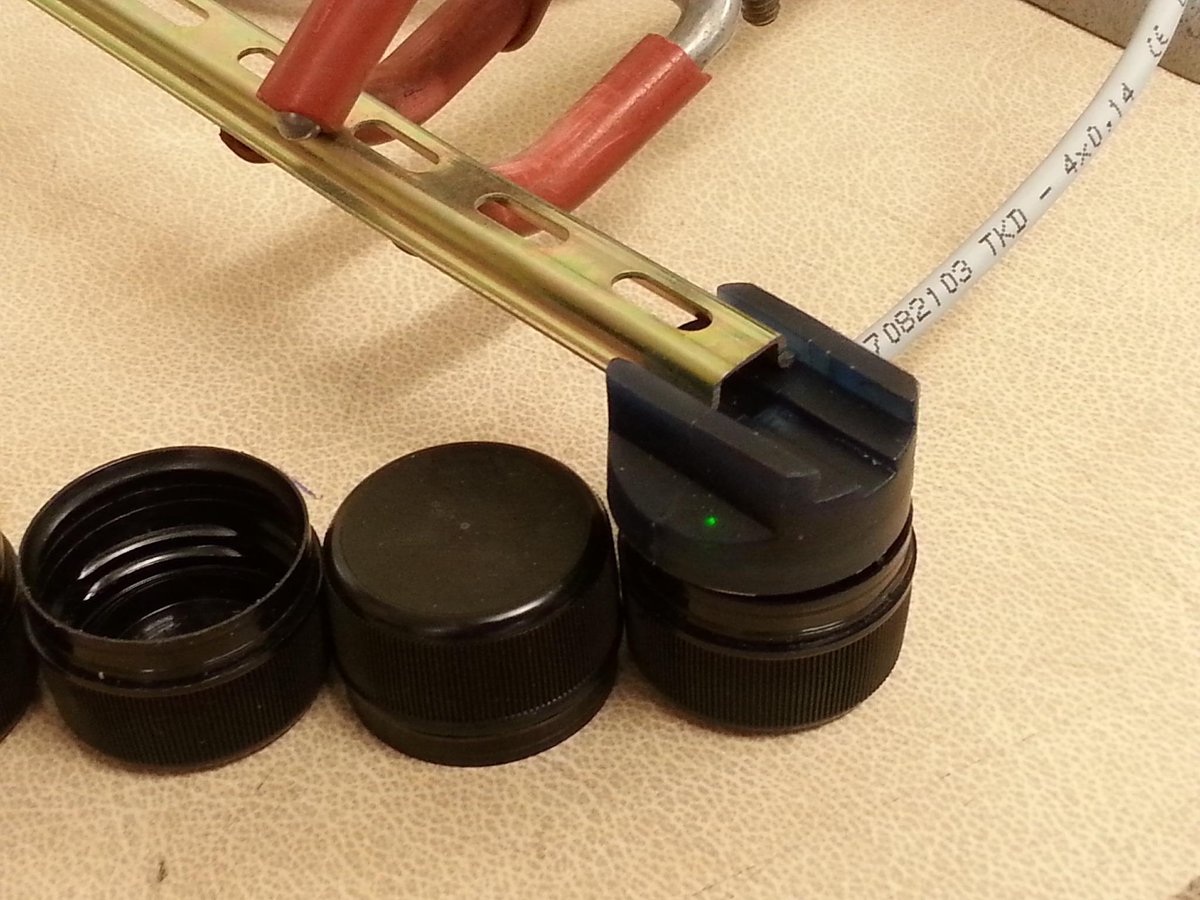 SeltecSales's tweet photo. Inverted cap application solved with @RECHNERsensors #EasyMount #EasyTeach capacitive sensor http://t.co/ZUeObmp0gZ http://t.co/nbHmLpqjrv