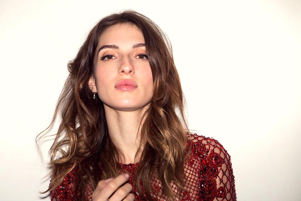 mariavalverde's tweet photo. Dance, dance, dance... It's FRIDAY!!!   @VogueSpain  #7días7looks http://t.co/9FUB9Sj5tD http://t.co/vLORK9lUVn