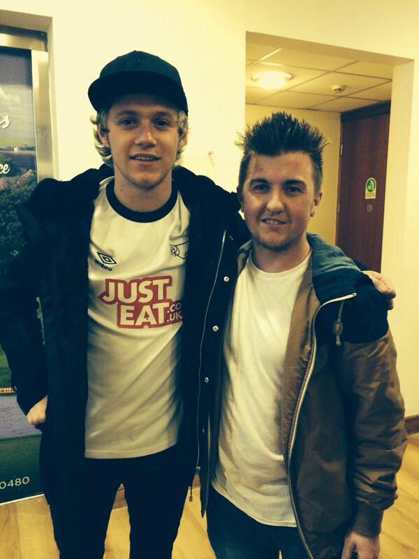 Wheres1D's tweet photo. Niall at the Derby vs Chelsea match - (16.12.2014) #2 http://t.co/9hSA22EpzQ