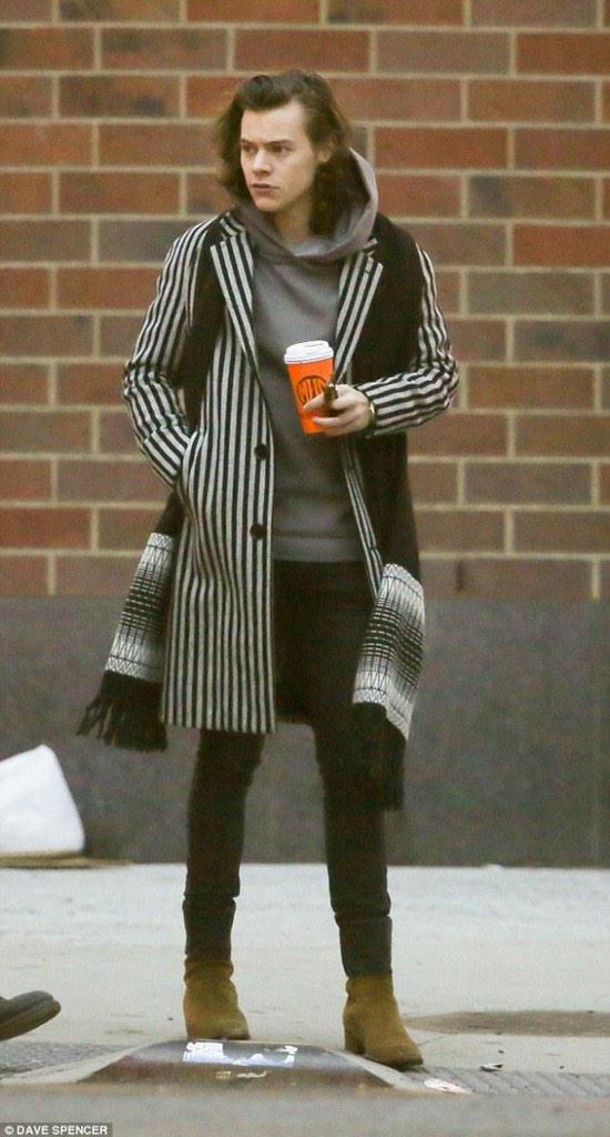 Wheres1D's tweet photo. Harry out in New York City (16.12.2014) #2 http://t.co/GTVyK78Amo