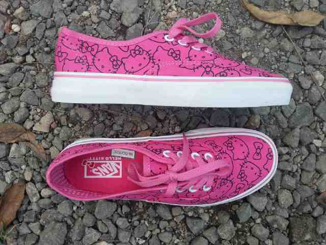 DeathwearShop's tweet photo. (HARGA KHUSUS) Vans Helo Kitty | 300k + box (ex.shipping) | Grade Ori | 36-44 | For order : 089679080666 / 316B277A. http://t.co/MhS6ZqgryL