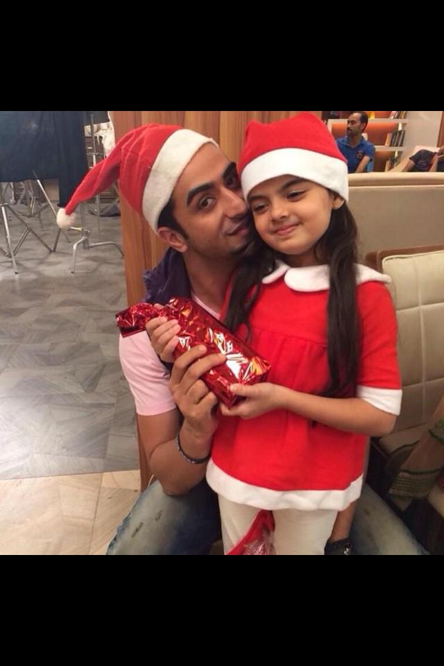 zunairaijaz2's tweet photo. #ruhi with #ishimaa #edi #chachu #simii @AlyGoni secret Santa !! Cute #yhm http://t.co/UXAPPtvATP