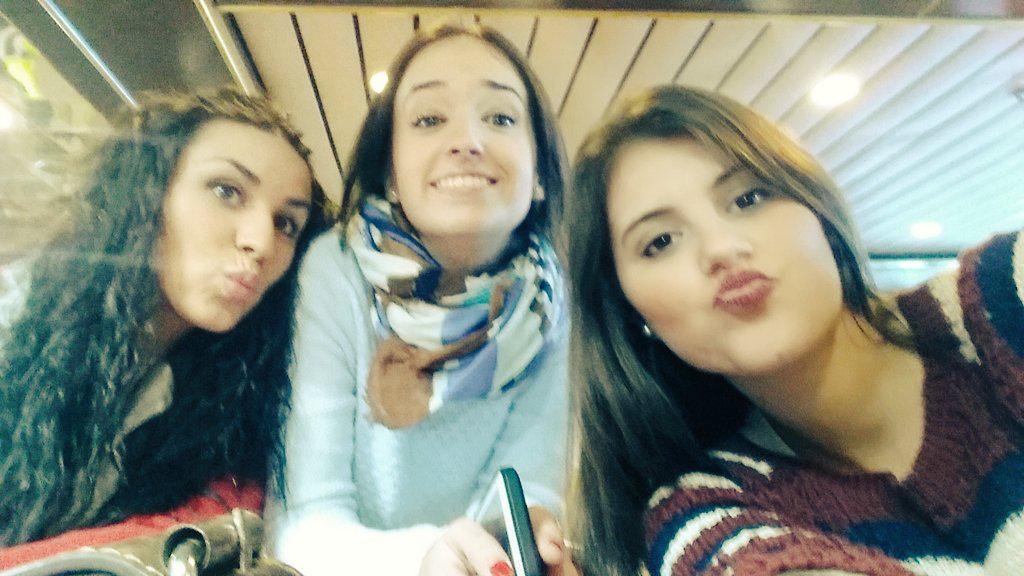 MariiaGanaza's tweet photo. Volvemos a casaaaa por Navidadddd!!!😆😆🎄🎉🎊🎁 @steffivebe  @mcantero95 http://t.co/Y3wkjh46Rg