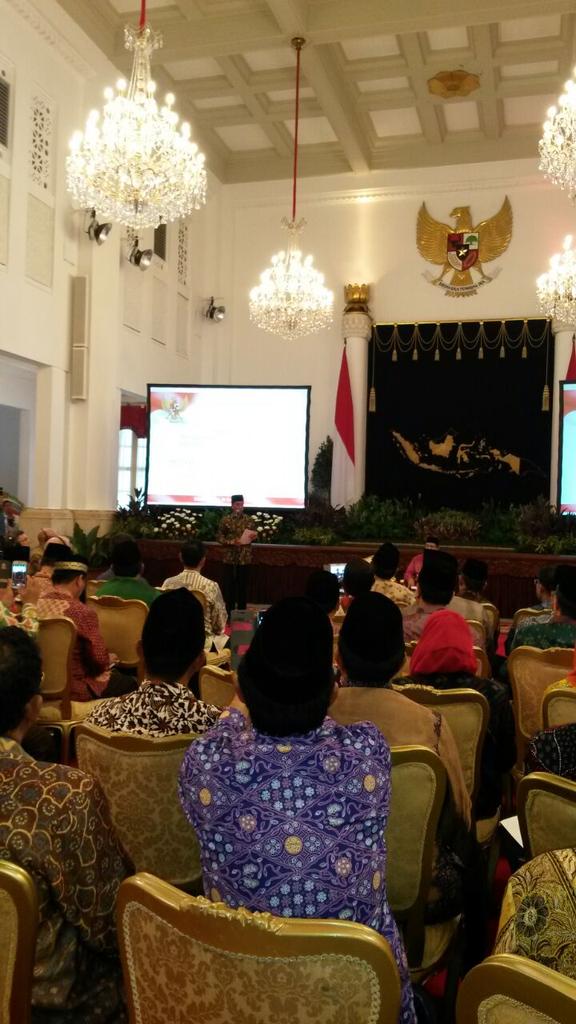 lukmansaifuddin's tweet photo. “@Kemenag_RI: Terima kasih kpd Presiden @jokowi_do2 telah meresmikan Transformasi #PTKIN dan Peluncuran #5000Doktor http://t.co/GUgax1quT4”