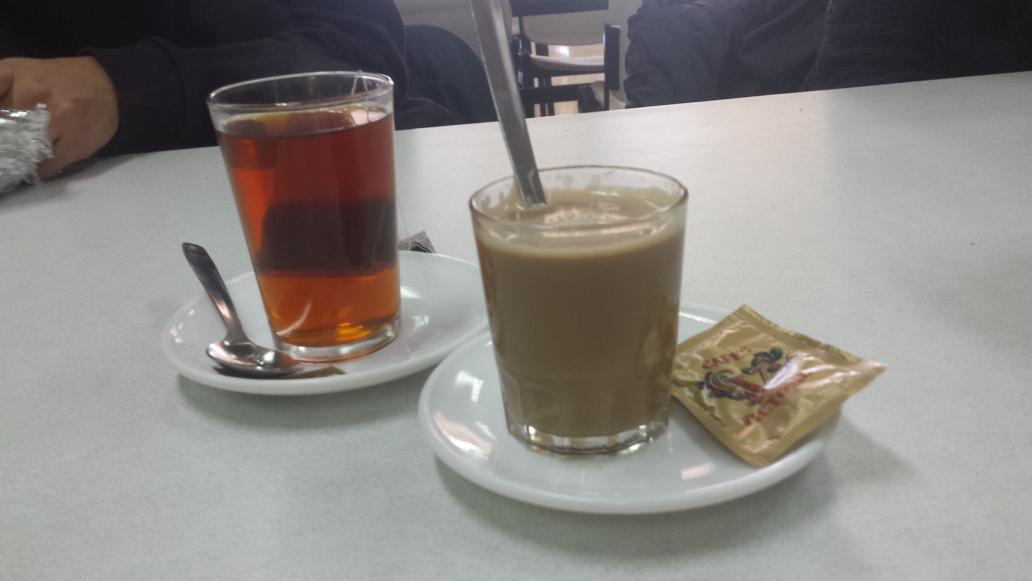 ivancito0510's tweet photo. Nos gusta vivir al limite @RafusN y @Mire__18 ... despues de una acelerada mañana jajajajja #HijoPutaElDeBioquimica http://t.co/fNQJRdU43x