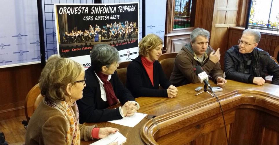 Irun_informa's tweet photo. Presentación del cuarto concierto de la orquesta sinfónica Taupadak que tendrá lugar el 10 de enero en el Amaia #Irun http://t.co/x4YgYKIQGp