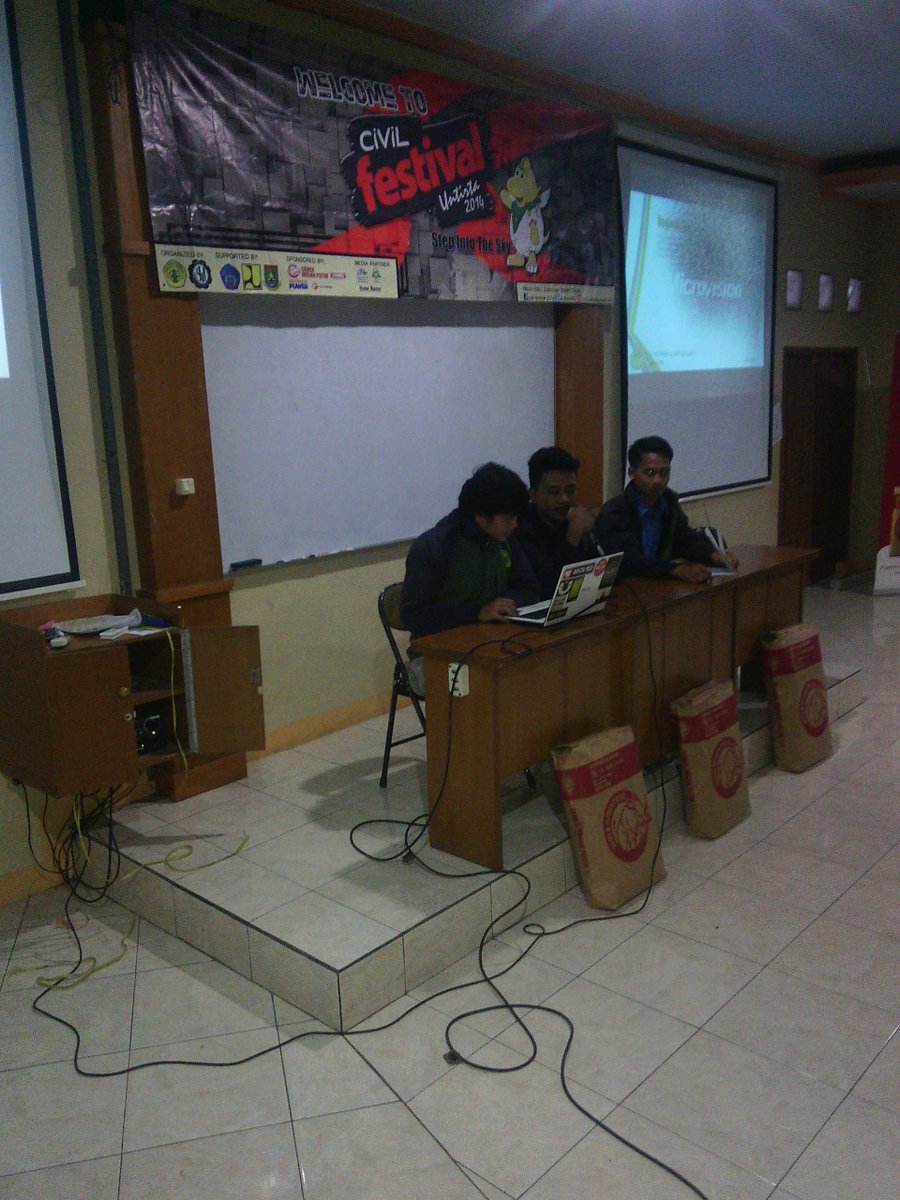 Cifest2014's tweet photo. Presentasi Tim Travaux II #CIvilFestival2014 http://t.co/DHV7mvQW0G