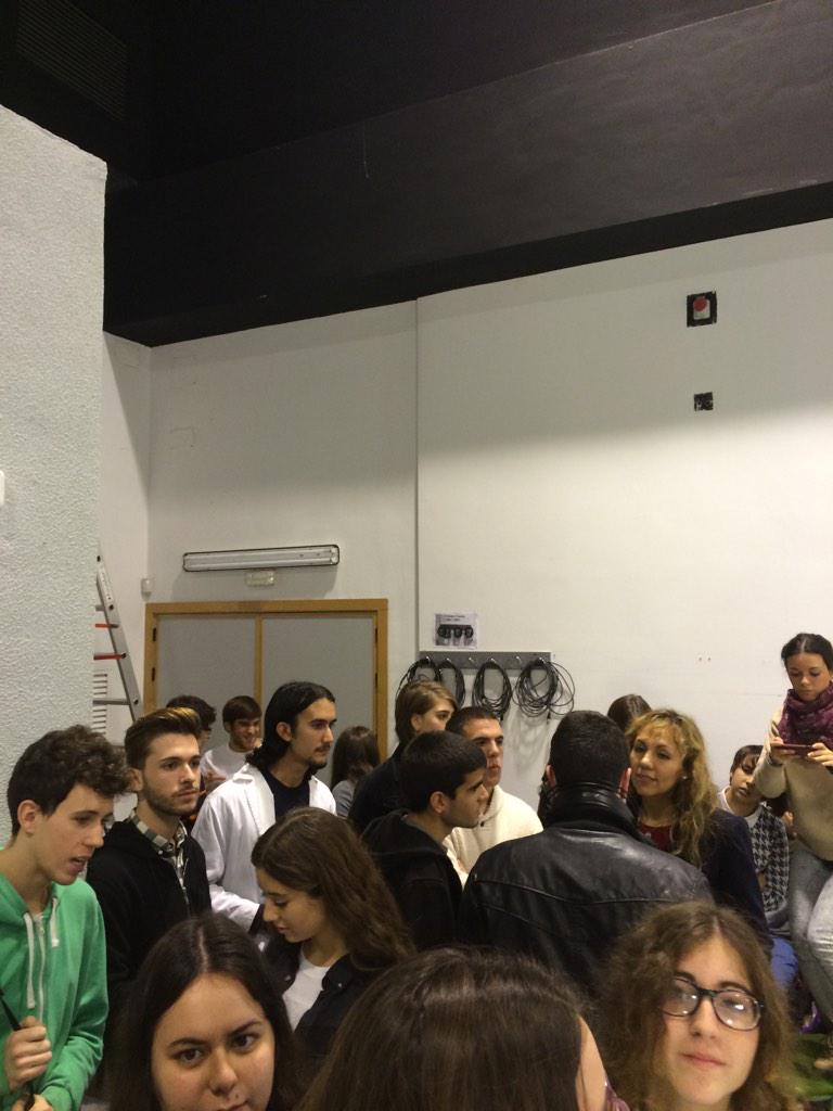 lucyoctopvssy's tweet photo. Estrés en plató #TIECAV http://t.co/OXH2sGOTq8