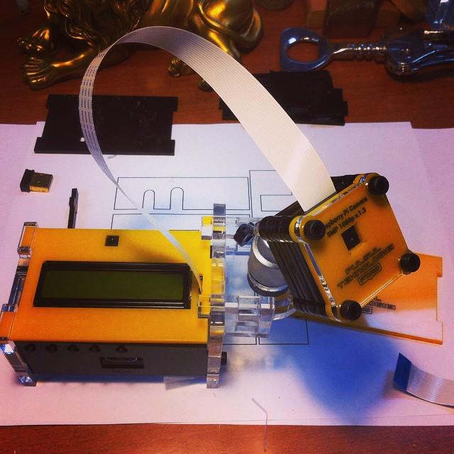 Insta_RaspPi's tweet image. ift.tt/1r6eijb - New case for #raspberrypi with #pifacecad + #picamera by pt.ro @ ift.tt/1w5fizG