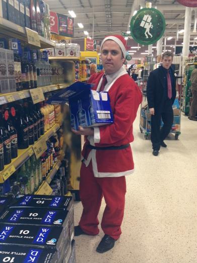 michell_hill's tweet photo. Santa Steve defiantly getting into the spirit @tiverton5138 @andy_mann1 @rob_kite @Emmamoys http://t.co/rz14Gt3xc2